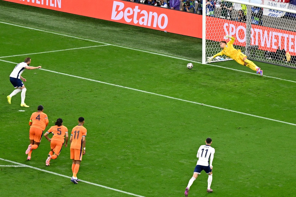 Hà Lan thua đau tuyển Anh, HLV Koeman chỉ trích công nghệ VAR - 2 Hà Lan thua đau tuyển Anh, HLV Koeman chỉ trích công nghệ VAR - 2