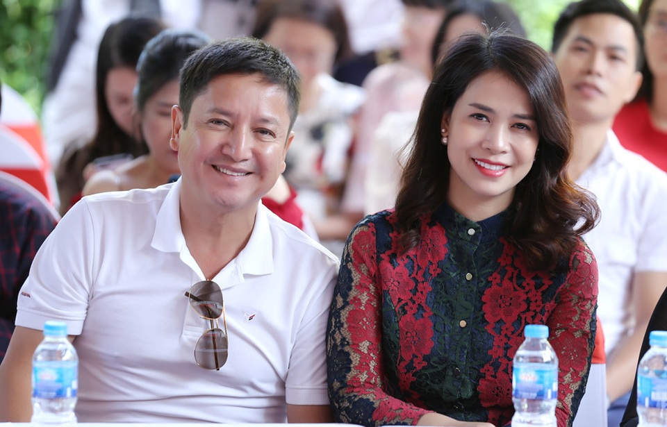 “Táo giao thông” Chí Trung tình tứ sánh đôi cùng bạn gái kém 17 tuổi - 4 “Táo giao thông” Chí Trung tình tứ sánh đôi cùng bạn gái kém 17 tuổi - 4