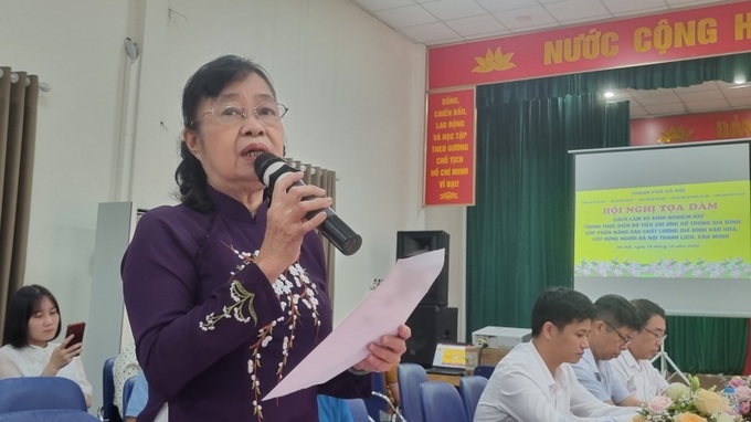 Bà Nguyễn Thị Vinh Quy, Tổ dân phố số 7, phường Phúc Diễn, Quận Bắc Từ Liêm, Hà Nội chia sẻ kinh nghiệm thực hiện Bộ tiêu chí ứng xử trong gia đình