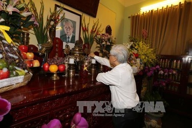 Tổng Bí thư Nguyễn Phú Trọng dâng hương tưởng niệm Tổng Bí thư Lê Duẩn