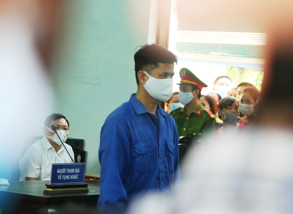 Vì sao hoãn phiên xử vụ bác sĩ hiếp dâm, đánh đập nữ điều dưỡng? - 2 Vì sao hoãn phiên xử vụ bác sĩ hiếp dâm, đánh đập nữ điều dưỡng? - 2