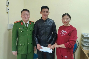 Bất ngờ nhận 99 triệu đồng vào tài khoản, người phụ nữ trình báo công an