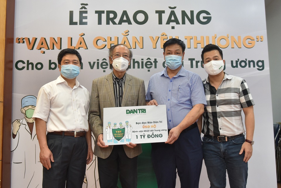 Bạn đọc Dân trí tiếp tục ủng hộ tuyến đầu chống dịch hơn 1,7 tỉ đồng - 2 Bạn đọc Dân trí tiếp tục ủng hộ tuyến đầu chống dịch hơn 1,7 tỉ đồng - 2