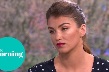 Amy Willerton trả lời phỏng vấn trên truyền hình