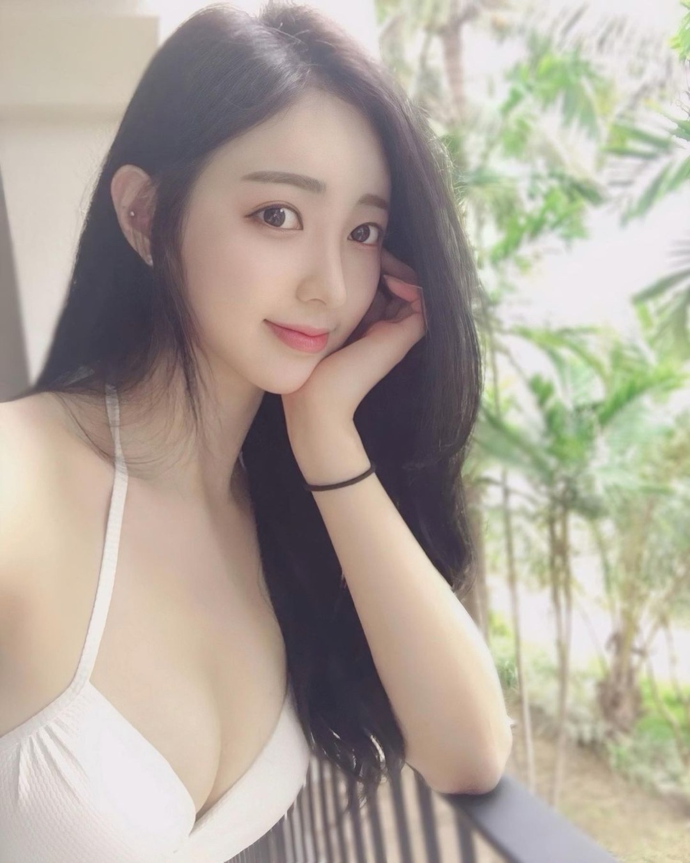Hot girl gợi cảm xứ Hàn tuyên bố đẹp tự nhiên trước nghi vấn thẩm mỹ - 6 Hot girl gợi cảm xứ Hàn tuyên bố đẹp tự nhiên trước nghi vấn thẩm mỹ - 6