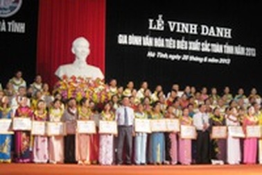 Hà Tĩnh: Vinh danh gần 100 gia đình văn hóa tiêu biểu