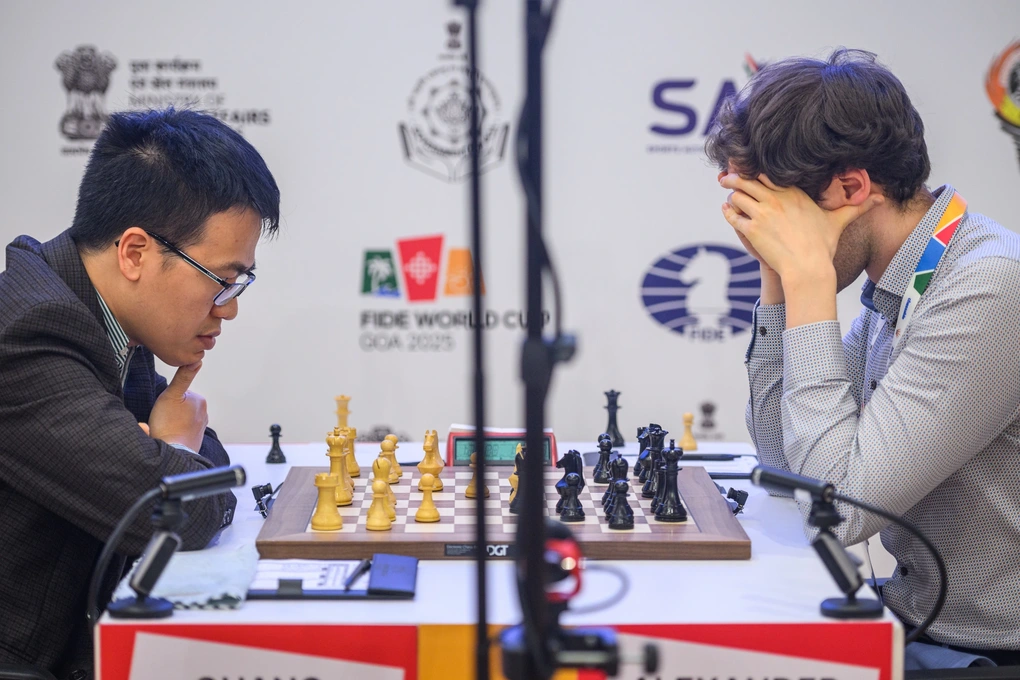 দাবা বিশ্বকাপের কোয়ার্টার ফাইনালে পৌঁছানোর আশা বাঁচিয়ে কোয়াং লিয়েম পালিয়ে গেছেন - ১ Quang Liêm thoát hiểm, giữ lại hy vọng vào tứ kết World Cup cờ vua - 1