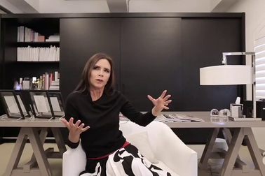 Victoria Beckham thanh lịch trả lời phỏng vấn