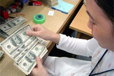 Lãi suất USD trong nước sẽ giảm theo FED