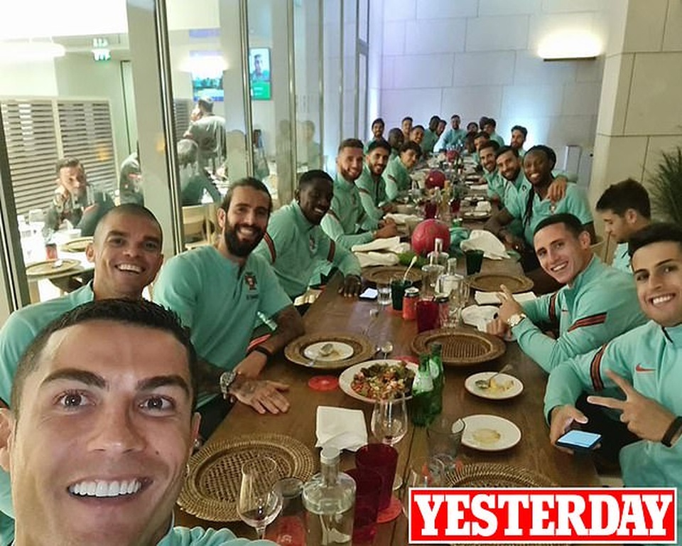 C.Ronaldo nhiễm Covid-19, chia tay đội tuyển Bồ Đào Nha - 2 C.Ronaldo nhiễm Covid-19, chia tay đội tuyển Bồ Đào Nha - 2