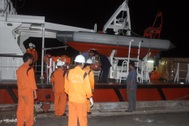 Vụ tàu cá bị đâm chìm: Nhận dạng 2 thi thể mới được đưa vào bờ