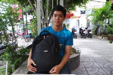 “Thủ khoa ở nhà kho” đi phụ bàn sau giờ học