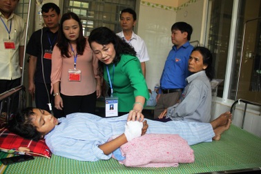 Thứ trưởng Bộ GD-ĐT kiểm tra công tác thi cử tại miền núi