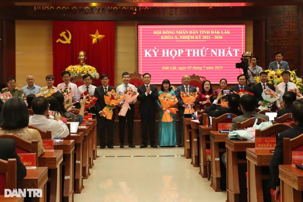Đắk Lắk có tân Chủ tịch HĐND tỉnh, kiện toàn nhân sự sở, ngành - 2 Đắk Lắk có tân Chủ tịch HĐND tỉnh, kiện toàn nhân sự sở, ngành - 2