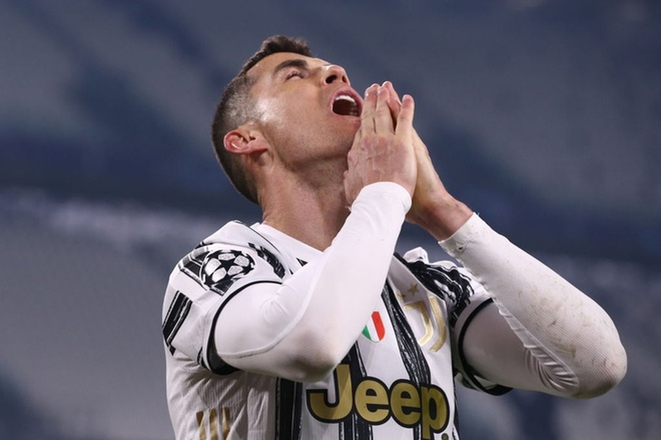 C.Ronaldo bị chỉ trích thậm tệ: Bi kịch của siêu nhân - 1 C.Ronaldo bị chỉ trích thậm tệ: Bi kịch của siêu nhân - 1