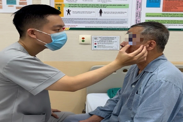 Hà Nội: Nốt ruồi "phong thủy" bất ngờ hóa ung thư da