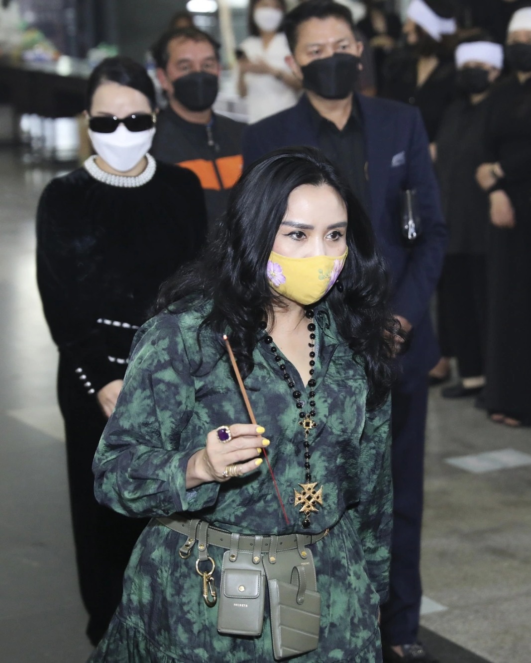 Quang Hà khóc nức nở khi hát chia biệt cha trong tang lễ - 8