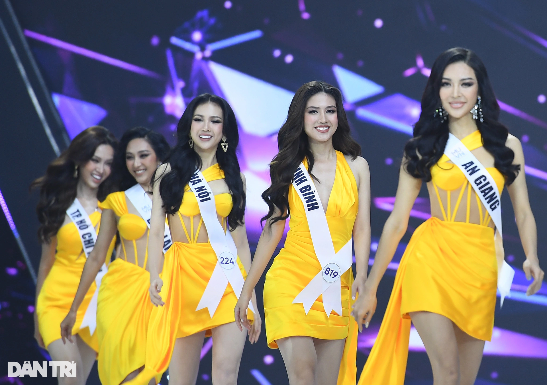 Ngắm top 41 thí sinh Hoa hậu Hoàn vũ Việt Nam lúc kín đáo, khi hở bạo - 5 Ngắm top 41 thí sinh Hoa hậu Hoàn vũ Việt Nam lúc kín đáo, khi hở bạo - 5