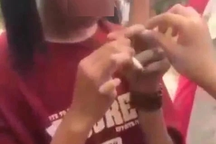 Hà Nội yêu cầu làm rõ vụ nữ sinh 14 tuổi bị ép hút thuốc lá, lột đồ