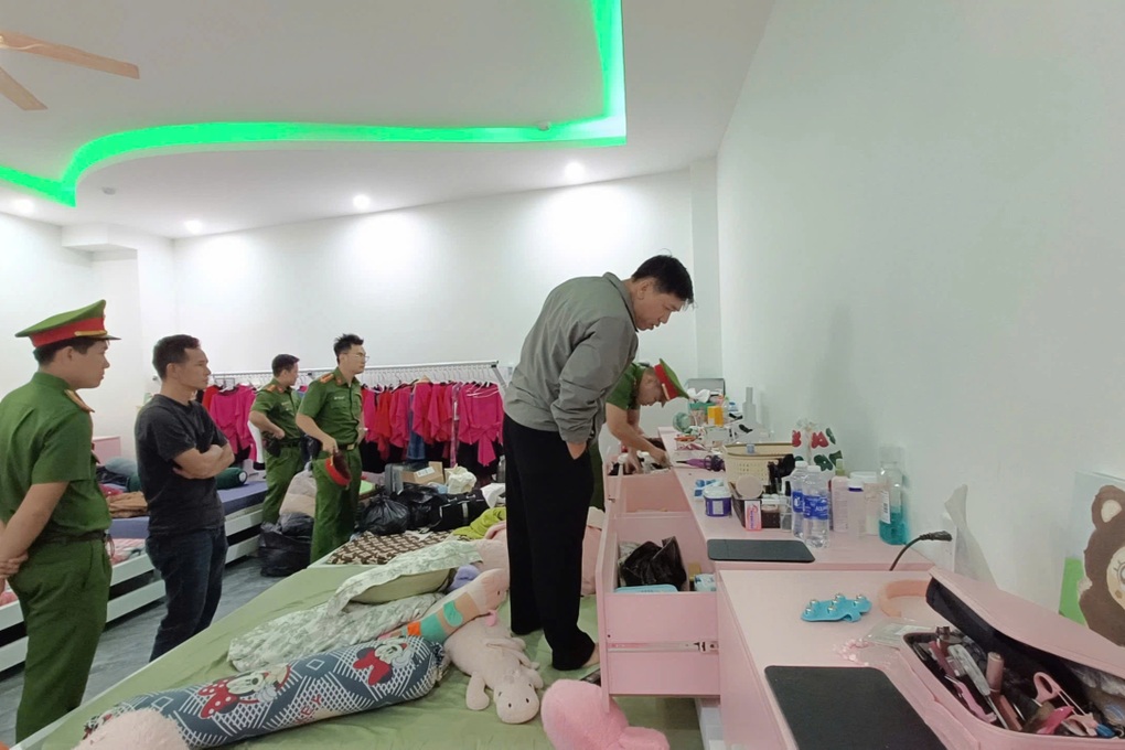Bắt chủ cùng nhân viên cơ sở massage từ A tới Z - 2 Bắt chủ cùng nhân viên cơ sở massage từ A tới Z - 2