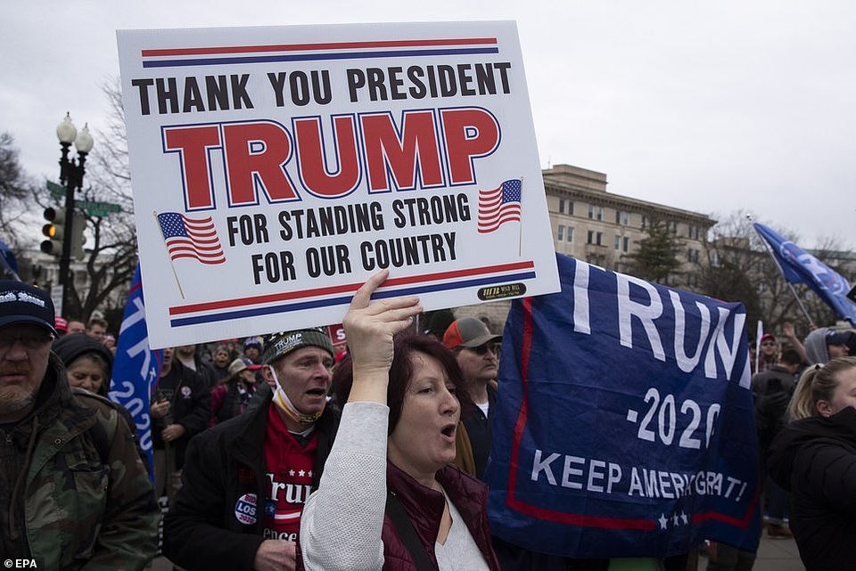 Biển người ủng hộ Trump đổ về, thủ đô Washington cấp tập ngăn bạo loạn - 2 Biển người ủng hộ Trump đổ về, thủ đô Washington cấp tập ngăn bạo loạn - 2