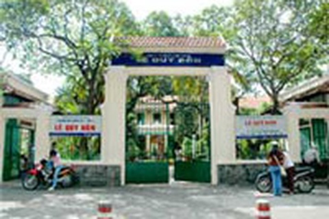 "Chạy" trường, áp lực từ phụ huynh