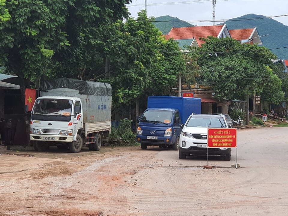 Hình ảnh phong tỏa khu vực có bệnh nhân Covid-19 ở Bắc Giang - 7 Hình ảnh phong tỏa khu vực có bệnh nhân Covid-19 ở Bắc Giang - 7