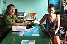 Hội An: Trao trả tài sản đánh rơi cho du khách nước ngoài