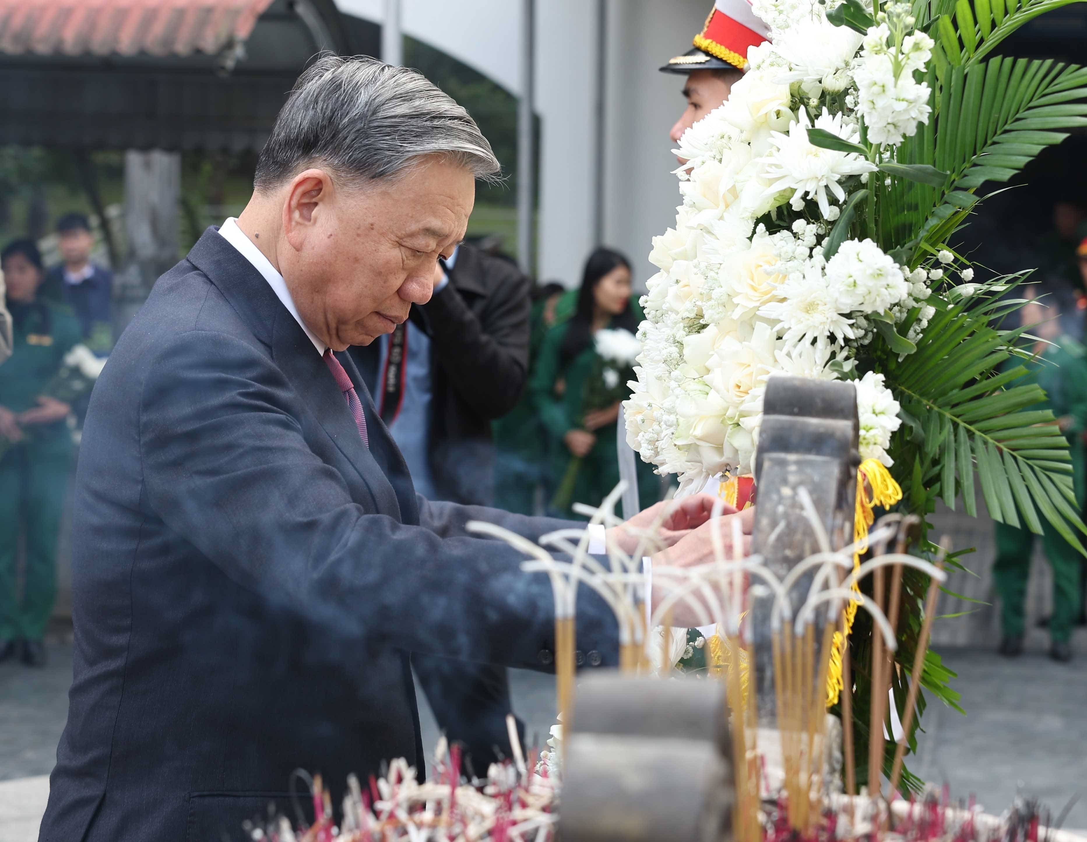 Tổng Bí thư Tô Lâm dâng hương tại Khu Di tích Quốc gia Đặc biệt Ngã ba Đồng Lộc - 1