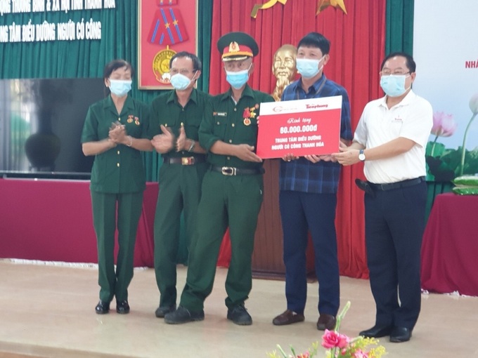 Các đơn vị thăm và tặng quà cho Trung tâm điều dưỡng NCC Thanh Hoá