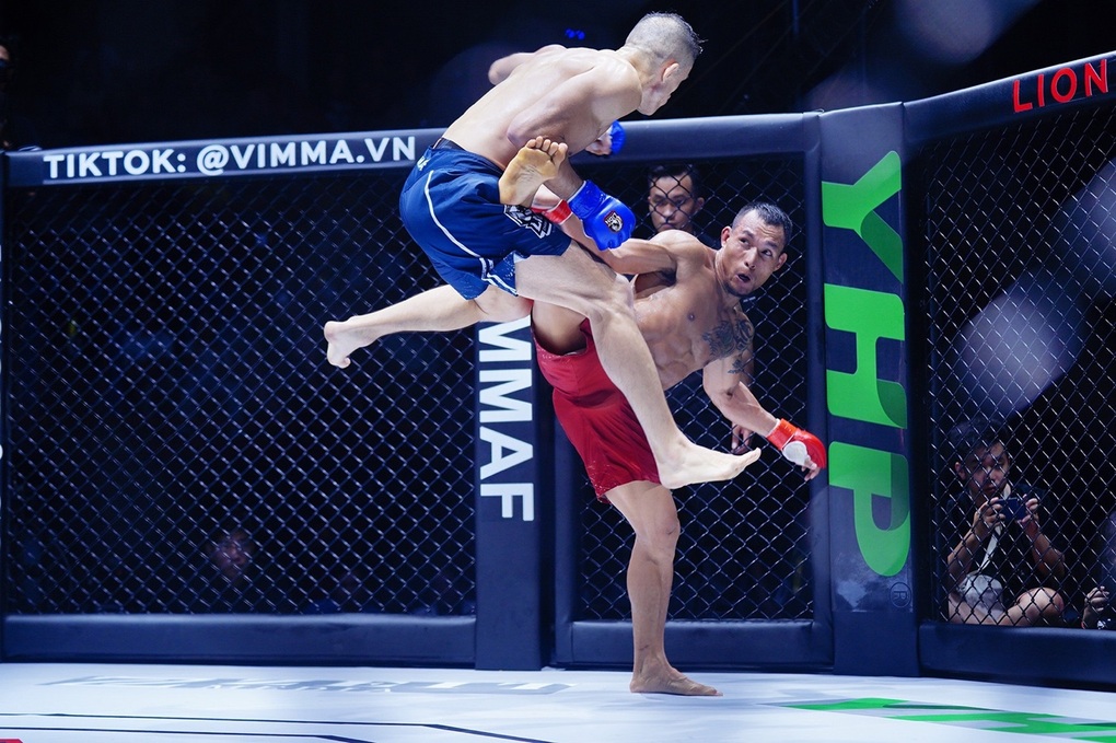 Trần Quang Lộc thắng kịch tính Kamil, bảo vệ đai vô địch MMA Championship - 4 Trần Quang Lộc thắng kịch tính Kamil, bảo vệ đai vô địch MMA Championship - 4
