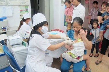 Trên 5.000 trẻ được tiêm Quinvaxem tại điểm tiêm dịch vụ