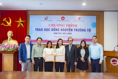 Trao tặng học bổng Nguyễn Trường Tộ đến các "thầy cô giáo" tương lai