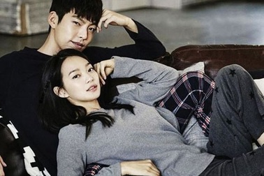 Shin Min Ah cảm động trước hành động lãng mạn của Kim Woo Bin