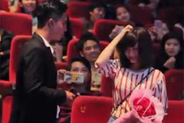 Clip tỏ tình lãng mạn như phim ngôn tình