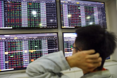 Chứng khoán tăng ngược sau cú giảm đột ngột, thanh khoản hơn 34.100 tỷ đồng