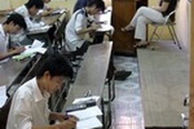 Khối B tổ chức thi hai đợt? 