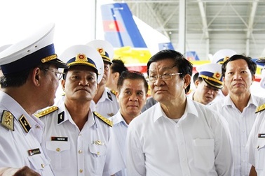 Chủ tịch nước thăm và làm việc với các đơn vị Hải quân tại Cam Ranh