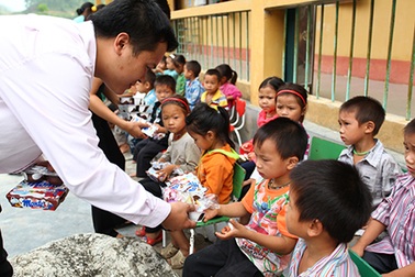 Trung thu đặc biệt của các em vùng sâu, vùng xa