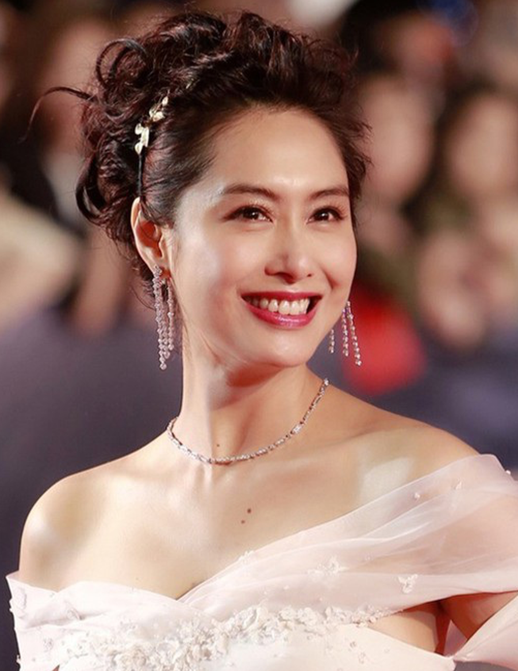 Mỹ nhân nổi tiếng vì cái nháy mắt, đau lòng vì Châu Tinh trì giờ ra sao? - 5 Mỹ nhân nổi tiếng vì cái nháy mắt, đau lòng vì Châu Tinh trì giờ ra sao? - 5