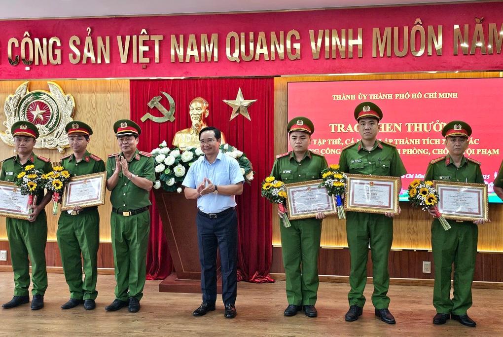 Bắt cóc người Trung Quốc ở TPHCM, đòi 125 tỷ đồng tiền chuộc - 3 Bắt cóc người Trung Quốc ở TPHCM, đòi 125 tỷ đồng tiền chuộc - 3