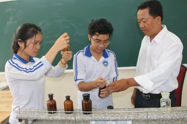 Học sinh lớp 11 sáng chế thành công sản phẩm đuổi muỗi