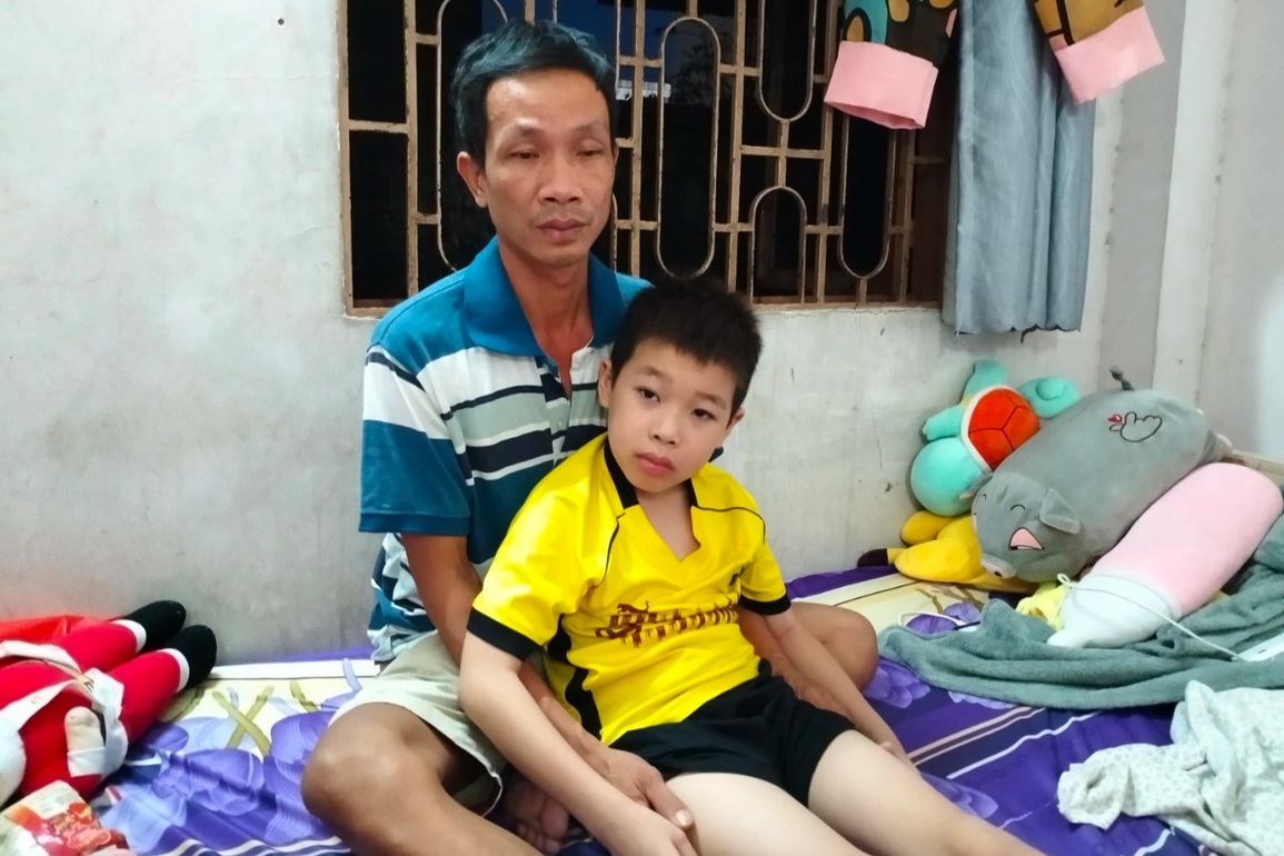 Xót thương vợ chồng hiếm muộn có bé con duy nhất lại mắc bệnh hiểm nghèo - 1 Xót thương vợ chồng hiếm muộn có bé con duy nhất lại mắc bệnh hiểm nghèo - 1