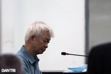 Cựu Chủ tịch tỉnh khóc nghẹn khi tự bào chữa trước tòa