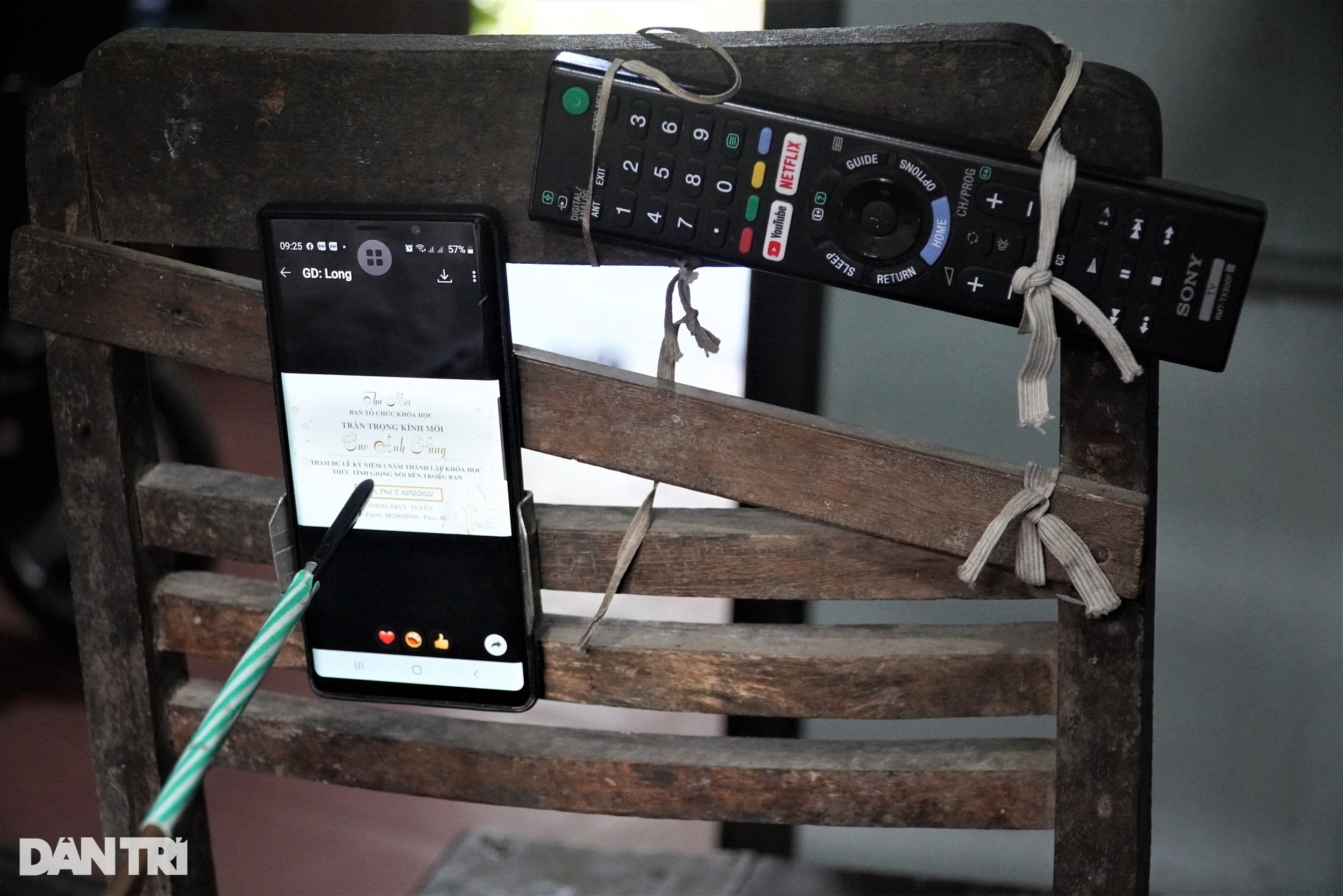 Chàng trai dạy học online, vẽ tranh và viết hồi ký 800 trang bằng... miệng - 10 Chàng trai dạy học online, vẽ tranh và viết hồi ký 800 trang bằng... miệng - 10