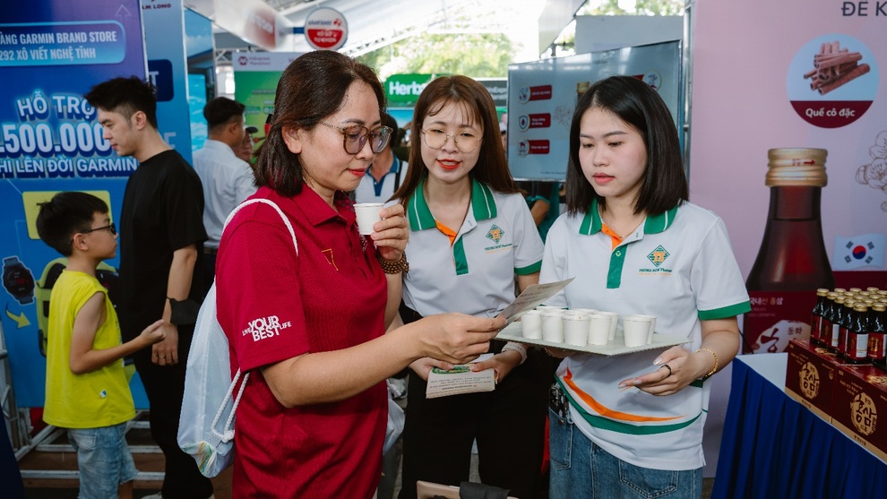 Nước uống hồng sâm Dongwha Red Ginseng Gold tiếp sức vận động viên chạy bộ - 2 Nước uống hồng sâm Dongwha Red Ginseng Gold tiếp sức vận động viên chạy bộ - 2