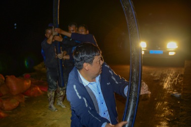 Xuyên đêm cứu hồ thủy lợi 1,7 triệu m3 nguy cơ vỡ ở Lâm Đồng