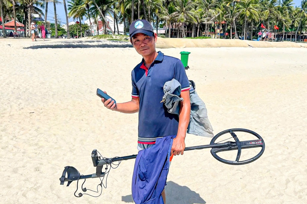 Du khách nước ngoài gửi lời cảm ơn người tìm được nhẫn kim cương đánh rơi - 2 Du khách nước ngoài gửi lời cảm ơn người tìm được nhẫn kim cương đánh rơi - 2