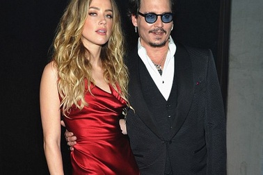 “Cướp biển” Johnny Depp đưa vợ kém 23 tuổi dự sự kiện