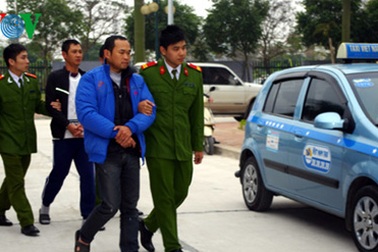 Bắt giữ 2 tài xế taxi cướp tài sản của khách nước ngoài